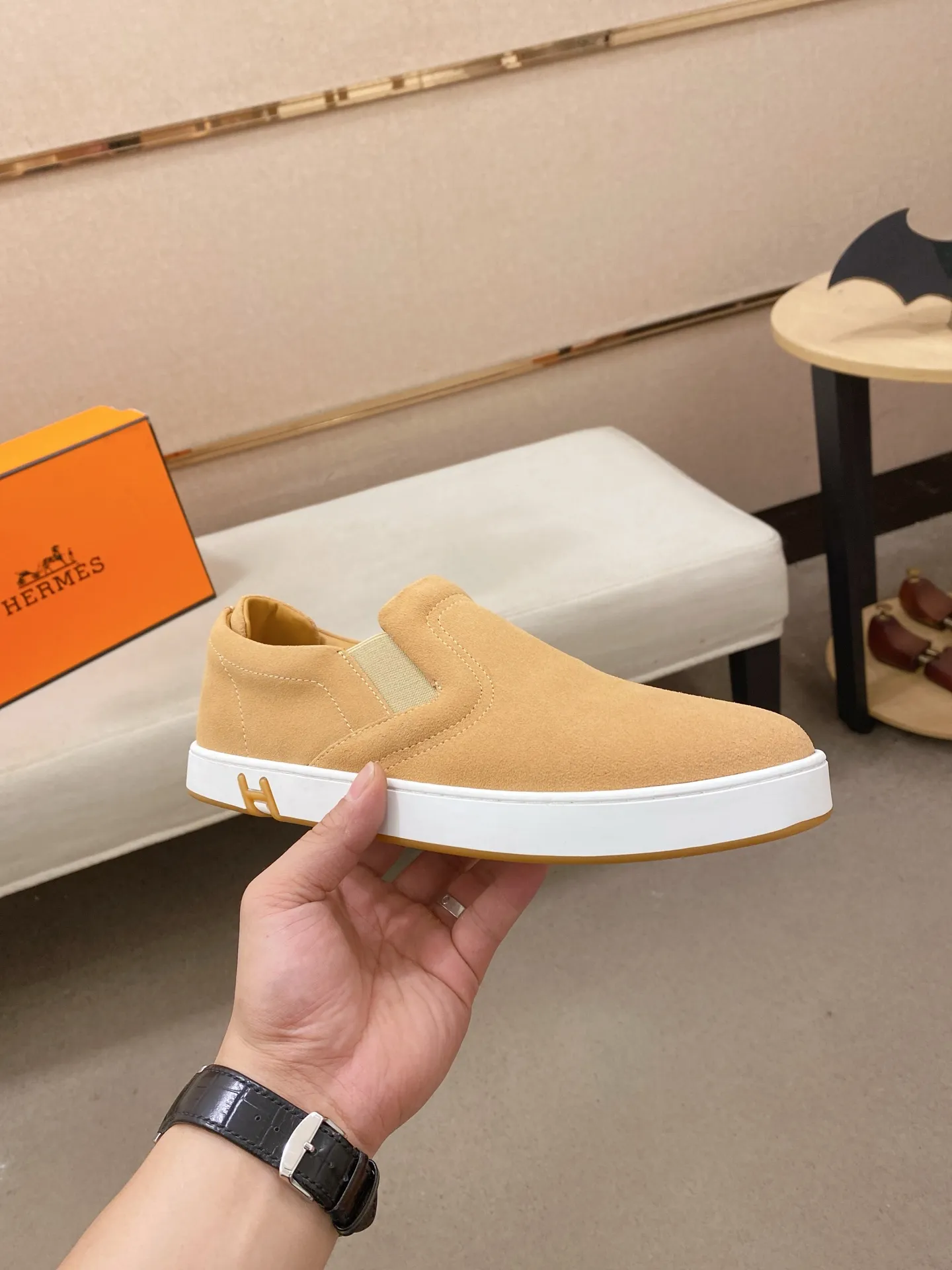 Men's clothing and shoes💰: 442💰《HERMES》【Classic original single version】Hermès; top 🔝purchase agent🔍🔍men's latest 🇺🇸 counter sales simultaneously, imported from Italy original ▲▲cowhide ▲▲ (high-end, nobility, class) ) Exquisite workmanship (Italian 🇮🇹 imported water-dyed 🐂 cowhide lining) sole: original sole provided by the original factory, ⚠️exclusive double-layer activity·TPR·rubber·combined molded outsole; super comfortable·wear-resistant·non-slip·environmental protection The real thing is more beautiful if you take the real thing (high quality, follow the order). You can enter and exit the counter at will * Number of yards: 38-44 (45 can be customized and cannot be returned or exchanged)